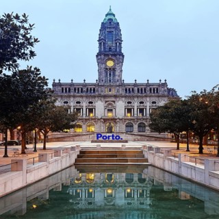 Câmara Municipal do Porto, Porto City Hall at the end of Avenida dos Aliados with reflection early