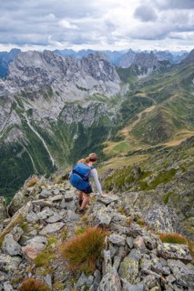 Hiker on the Carnic High Trail, ascent to the Raudenspitze, Carnic Main Ridge, Carnic Alps,