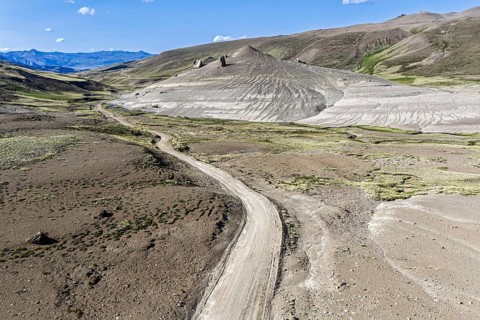 Road Ruta 41, gravel road, arid landscape, Mt. Cerro Boleadoras, volcano-shaped rock formation, Los