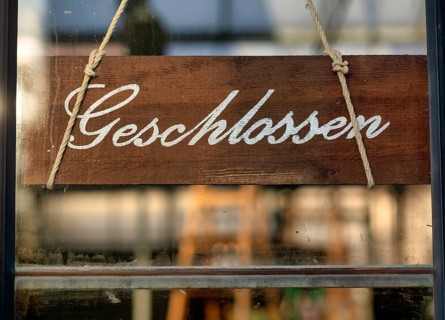 Sign, CLOSED, handwriting, shop, retail, entrance door, Fellbach, Baden-Württemberg, Germany