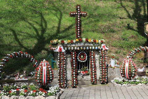 Osterbrunnen, Franconian Switzerland, here in Tiefenpölz near Heiligenstadt, Bamberg district,