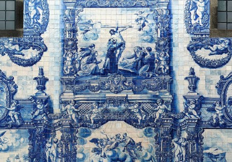 Capela das Almas de Santa Catarina, exterior façade decorated with 15947 azulejo tiles depicting