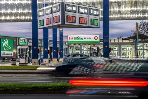 Gas station, high fuel prices due to the war in the Middle East, display board, Mr. Wash gas