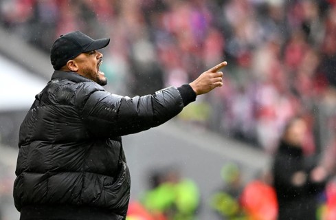 Coach coach Vincent Kompany FC Bayern Munich FCB on the sidelines gesture gesture rain, soccer