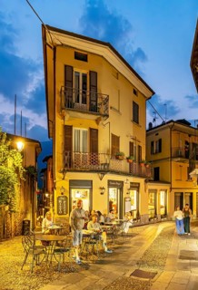 Night-time street scene, Bellagio, Lake Como, Italy