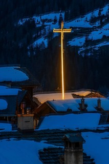Illuminated cross in wintery Grimentz, Val d'Anniviers, Valais Alps, Canton Valais, Switzerland