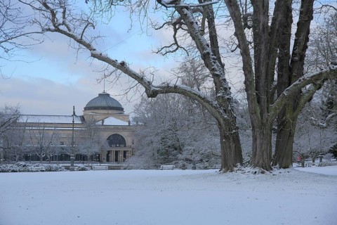 Spa garden in winter with snow and spa hotel, Casino, Wiesbaden, Taunus, Hesse, Germany