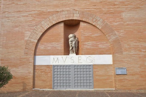 House wall of the Museo Nacional de Arte Romano, National Museum of Roman Art, headless stone