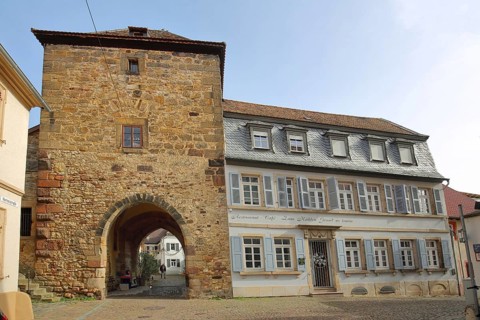 Inner gate and half-timbered house, today's restaurant and cafe, former city fortifications, city