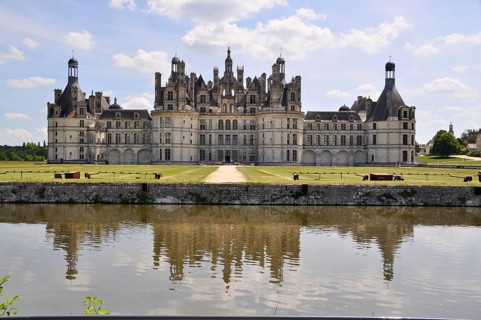 Castle Chateau de Chambord with the pond in France