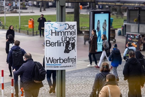 Referendum Berlin ad-free. Opponents of advertising posters, billboards and LED displays abolish
