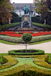 Small Zabel Square in neo-Renaissance style with the sculpture of the Counts of Egmont and Hoorn,