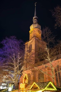 Christmas market at St. Reinoldi Church, Dortmund, Ruhr area, North Rhine-Westphalia, Germany