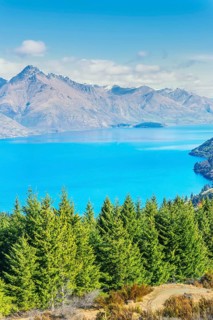 View across Lake Wakatipu and Remarkables Mountain Range, Queenstown, South Island, New Zealand