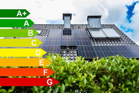 Scaffolding and solar panels on the roof of a detached house in Essen, energy efficiency classes