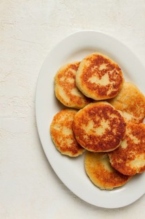 Chvishtari, corn flour tortillas with cheese, pastries, Georgian cuisine, Mchadi, homemade, top