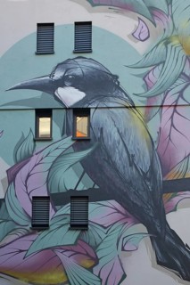 Mural bleaching bird by Studio Lacks 2023, graffiti, street art, bird figurine, locker, bee-eater,