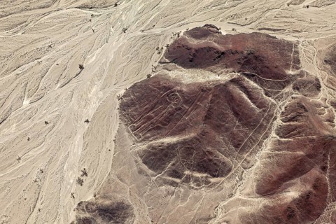 Barren desert landscape with registrable geoglyphs from the air, the geoglyphs and images in the
