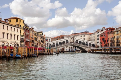 Captivating view of the Rialto Bridge spanning the Grand Canal in Venice, Italy. Surrounded by
