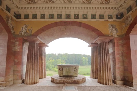 Columns with cannels, frescoes, decorations, ornaments and water basin, tub, stone, UNESCO Roman