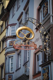 Traditional guild symbol for baking crafts, nose sign with the lettering Cafe Lüthy and a golden