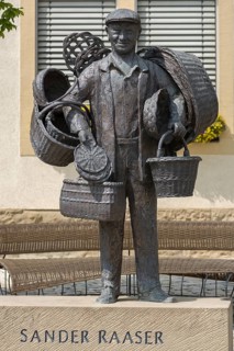 The Raaser Monument, dedicated to the basket weaver's craft, designed in 2014 by the artist