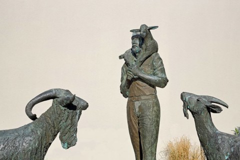 Sculpture Goatherd with goats by Wieslaw Pietron by Helga Sauvageot 1999, bronze sculpture, modern