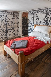 Interior view, bedroom, bed, birthplace of William Shakespeare, Stratford-upon-Avon, Warwickshire,