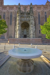 Fountain and main portal of St Cecilia's Cathedral, Albi, Département Tarn, France