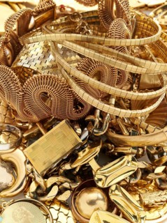 Old gold, various pieces of jewellery, studio shot