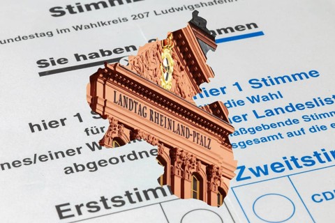 (Photo montage) The building of the Rhineland-Palatinate state parliament in Mainz in outline of