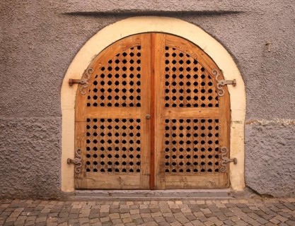Wooden gate, wooden gate, cobblestone, old town, Lindau, Bavaria, Lake Constance, Germany