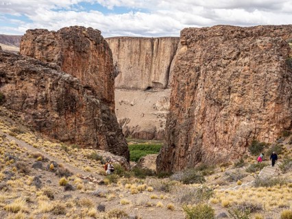 Hiking path Sendero Cueva de las Manos, leading to caves with prehistoric paintings, Unesco world