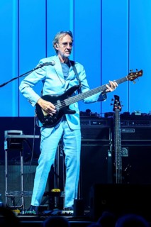 Mike Rutherford, guitarist and namesake of Mike and the Mechanics live on Looking Back - Living The