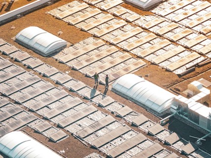 Detailed view of a roof with solar panels and construction workers in sunlight, PV Bau Auf OBI Bau