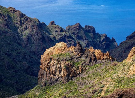 Mountain landscape, mountain hiking, rock formation on the way to Risco Blanco, El Molledo,