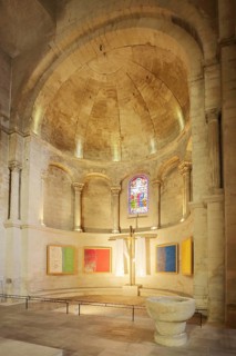 Interior view of the chancel of the Romanesque Notre-Dame church, Saint-Paul-Trois-Châteaux,