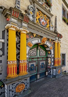 Main portal with colourful wood carving on Münden Town Hall, Weser Renaissance, Hann. Münden or