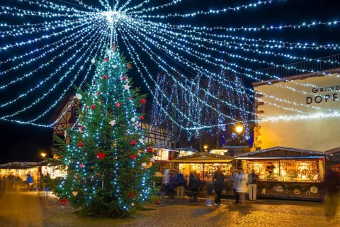 Christmas market, night view, Riquewihr, Grand Est, Haut-Rhin, Alsace, France