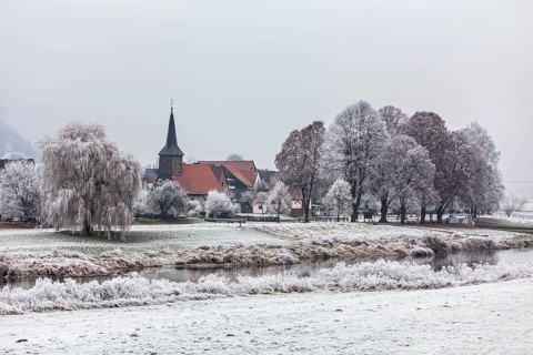 Landscape with River Weser near Wahmbeck in winter, Bodenfelde, district of Northeim, Lower Saxony,