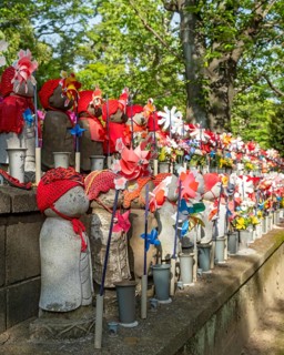 Jizo statues at the Garden of Unborn Children, Zoj-ji temple, Tokyo, Japan