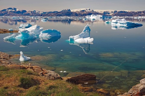 Icebergs floating on clear water near the coast, Icefjord, Tiniteqilaaq, Tasilaq, Arctic,