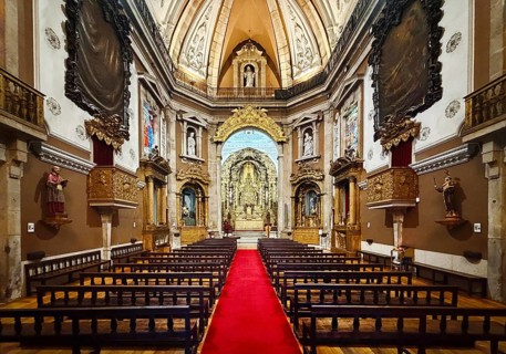 Igreja Paroquial de Santo Ildefonso, interior of the Catholic church in early Baroque style built