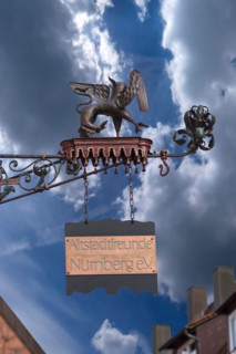 Nose sign on the Haus der Nürnberger Altadtfreunde, Weißgerbergasse 10, Nuremberg, Middle