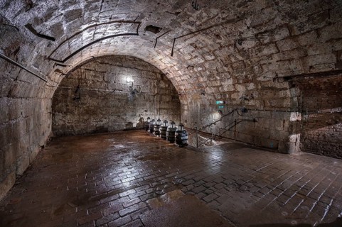 Historic rock cellar, beer cellar of an inn, built in the 17th century, market square, Lauf an der