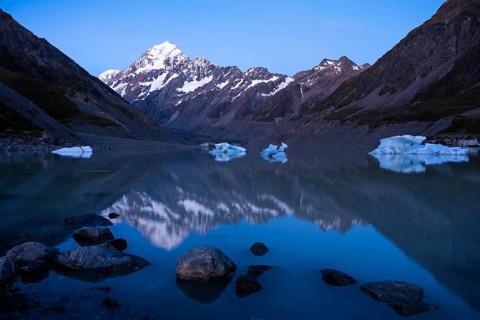 Mountainous landscape. Hooker Lake and Aoraki Mount Cook. mirroring. evening mood. Aoraki Mount