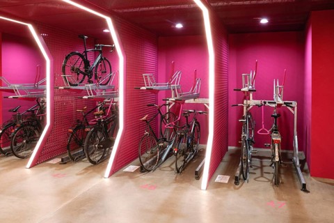 Bicycles are available in the bicycle parking garage at Potsdamer Platz. The parking garage offers