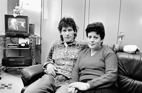Mülheim, DEU - 16.07.1991 - Albanian refugee couple in an asylum shelter, Mülheim, Germany