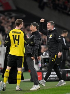 Goal celebration Coach Niko Kovac Borussia Dortmund BVB Maximilian Beier Borussia Dortmund BVB (14)