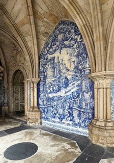The Gothic cloister of Porto Cathedral was decorated with blue and white azulejos tiles, Sé do